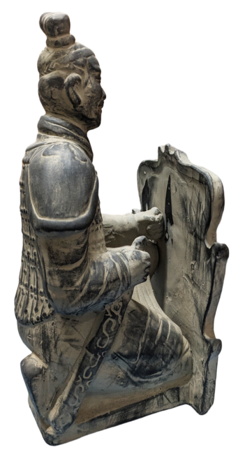 Statua di Arciere Nero con Scudo in Terracotta in Ginocchio 35 cm