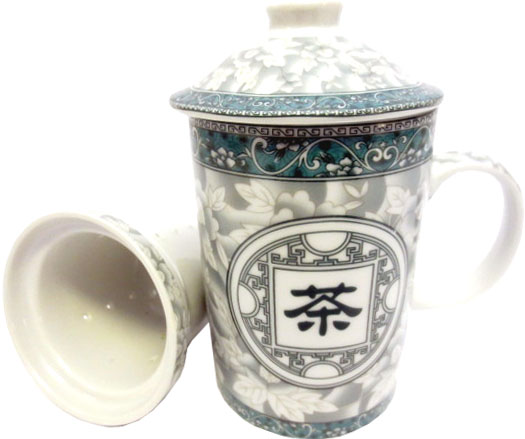 Tazza e teiera in porcellana con lettera cinese