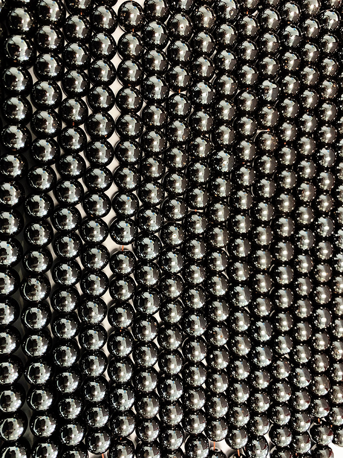 Perle di ematite da 10mm su filo da 40 cm