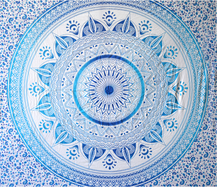 Mosaico di mandala sospeso a muro blu e azzurro