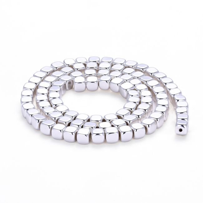 Perline distanziatrici quadrate arrotondate in ematite argentata – 4 mm