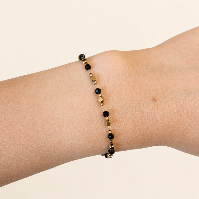 Bracciale Energia in Spinello Nero A – Perle Dorate