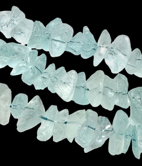 incenso ad Pietre grezze di acquamarina riscaldate A 13-20 mm su un filo di 40 cm|it