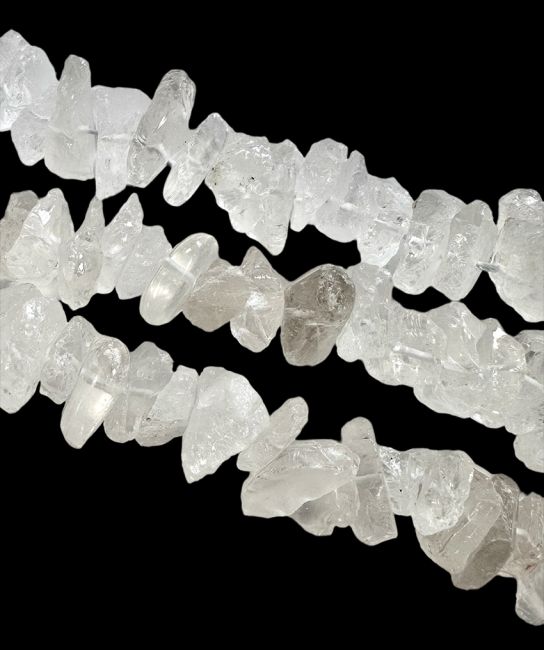 Pietre grezze di cristallo di rocca A 13-20 mm su un filo di 40 cm