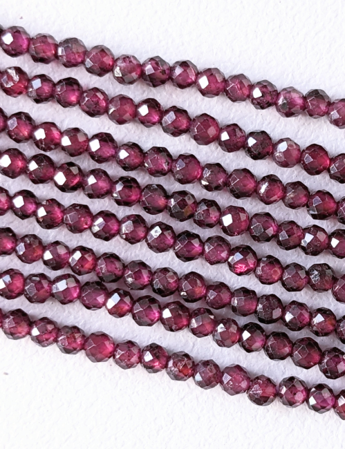 Perline sfaccettate di granato rosso AA da 3 mm su filo da 40 cm