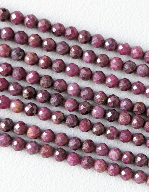 Perline di rubino sfaccettato AA da 3-4 mm su filo da 40 cm