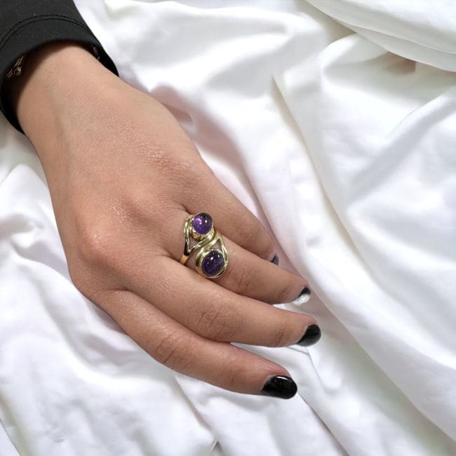 Anello in bronzo regolabile con due pietre di ametista