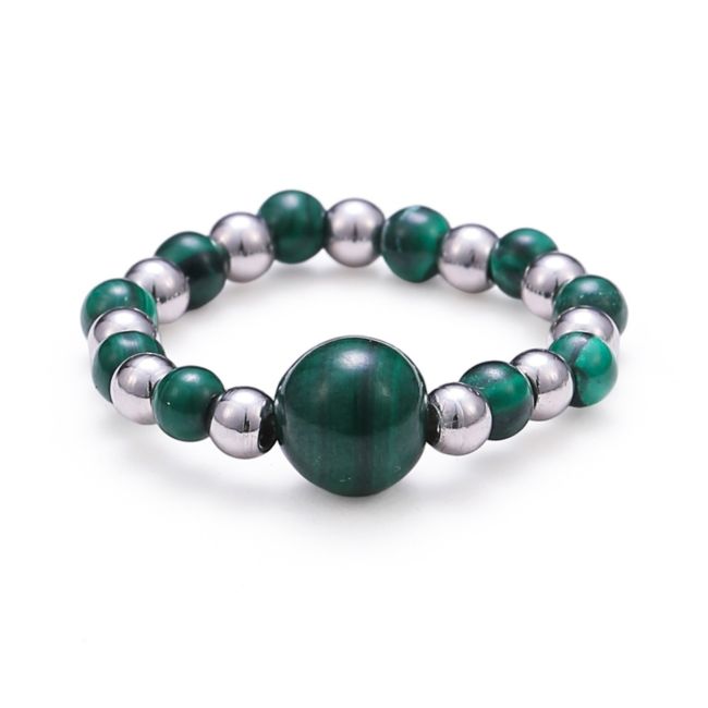 Anello in argento con perline di malachite