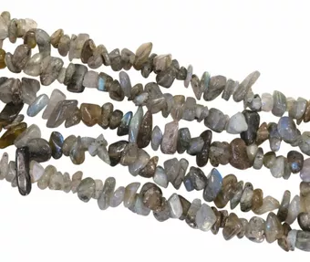 Chip di labradorite A da 5-8 mm su filo da 80 cm
