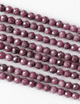 Perline di rubino sfaccettato AA da 3-4 mm su filo da 40 cm