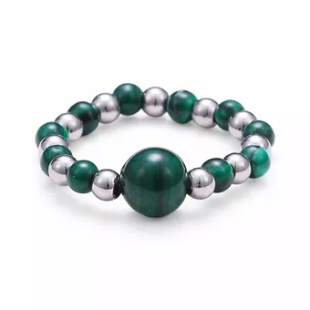 Anello in argento con perline di malachite