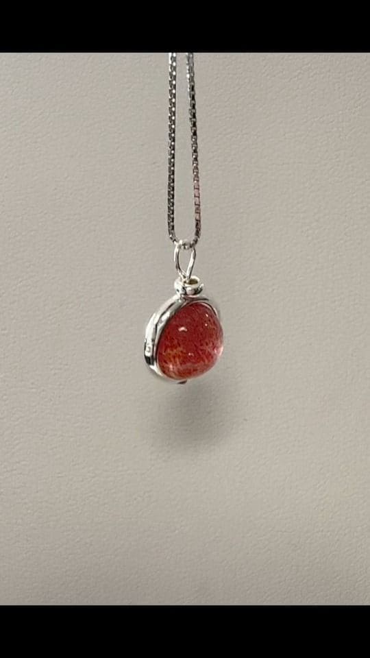 Collana in argento 925 con pendente a sfera in Quarzo fragola ematoide A da 10 mm