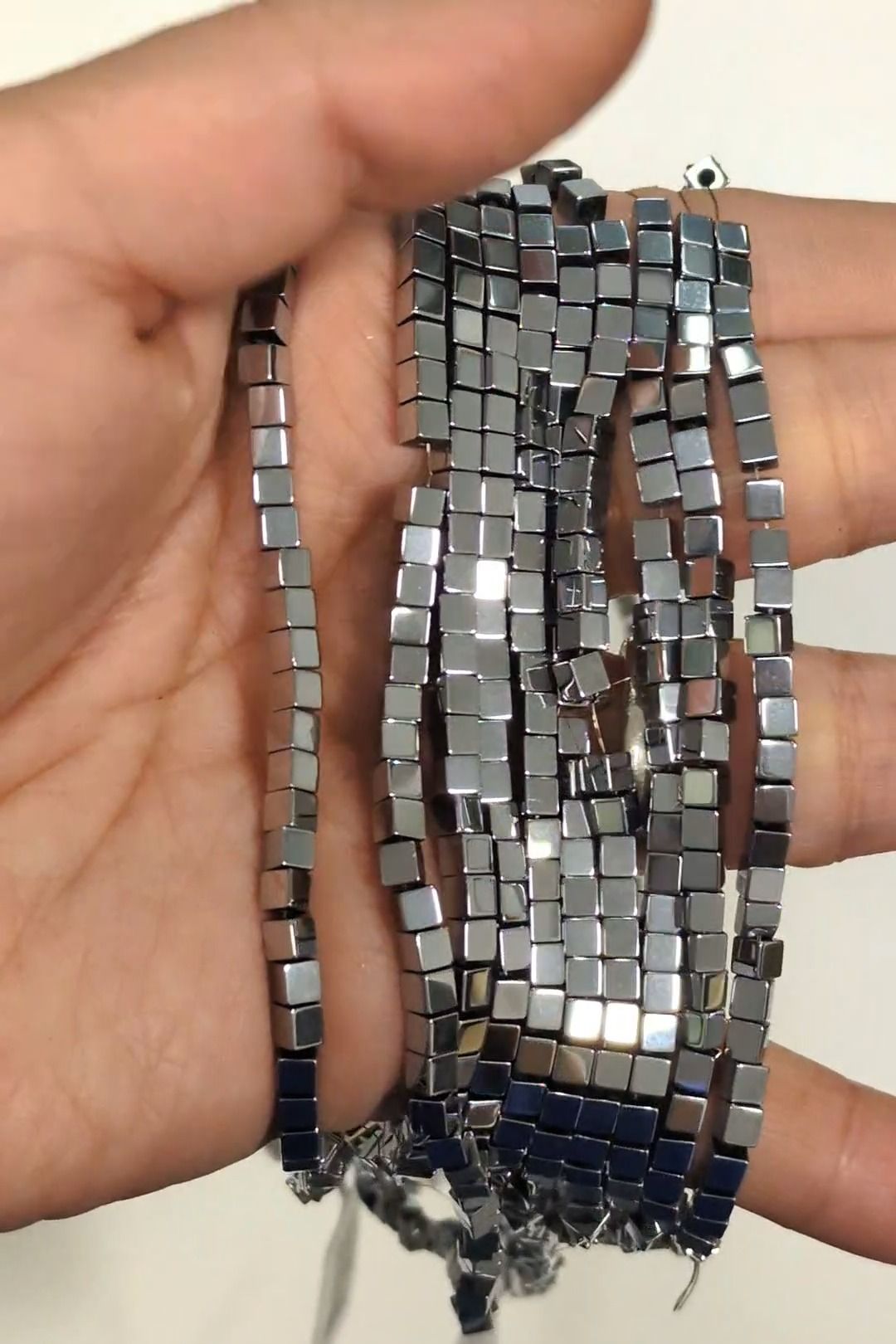 Perline distanziatrici quadrate in ematite argentata – 3×3 mm