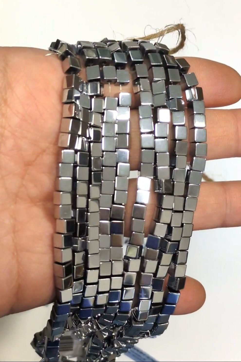 Perline distanziatrici quadrate in ematite argentata – 4×4 mm