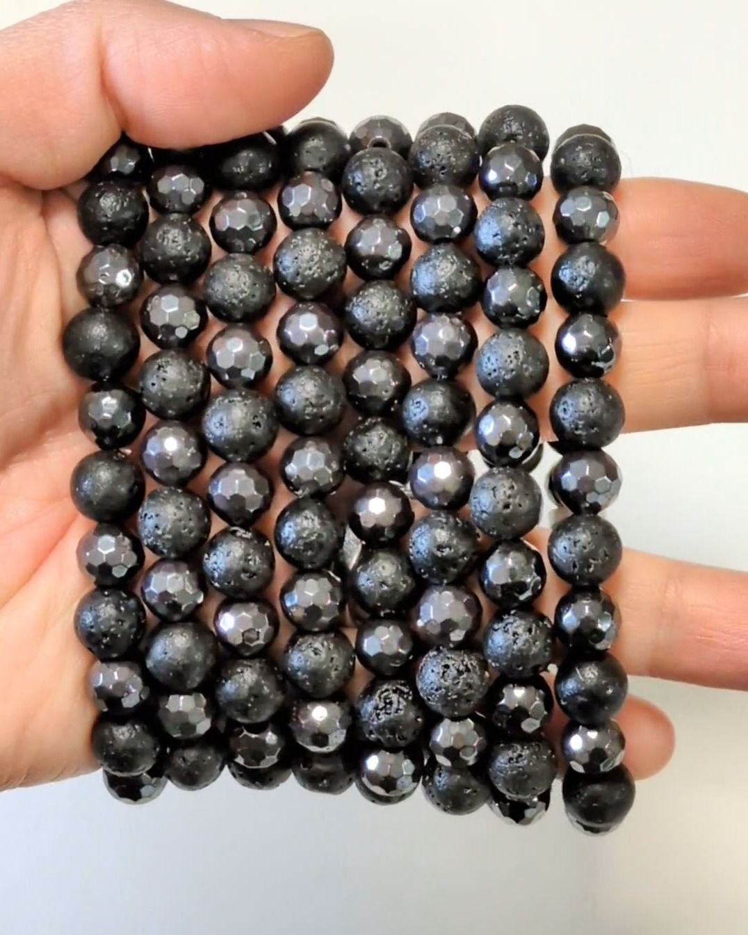 Bracciale in ematite sfaccettata, perle di pietra lavica da 8 mm