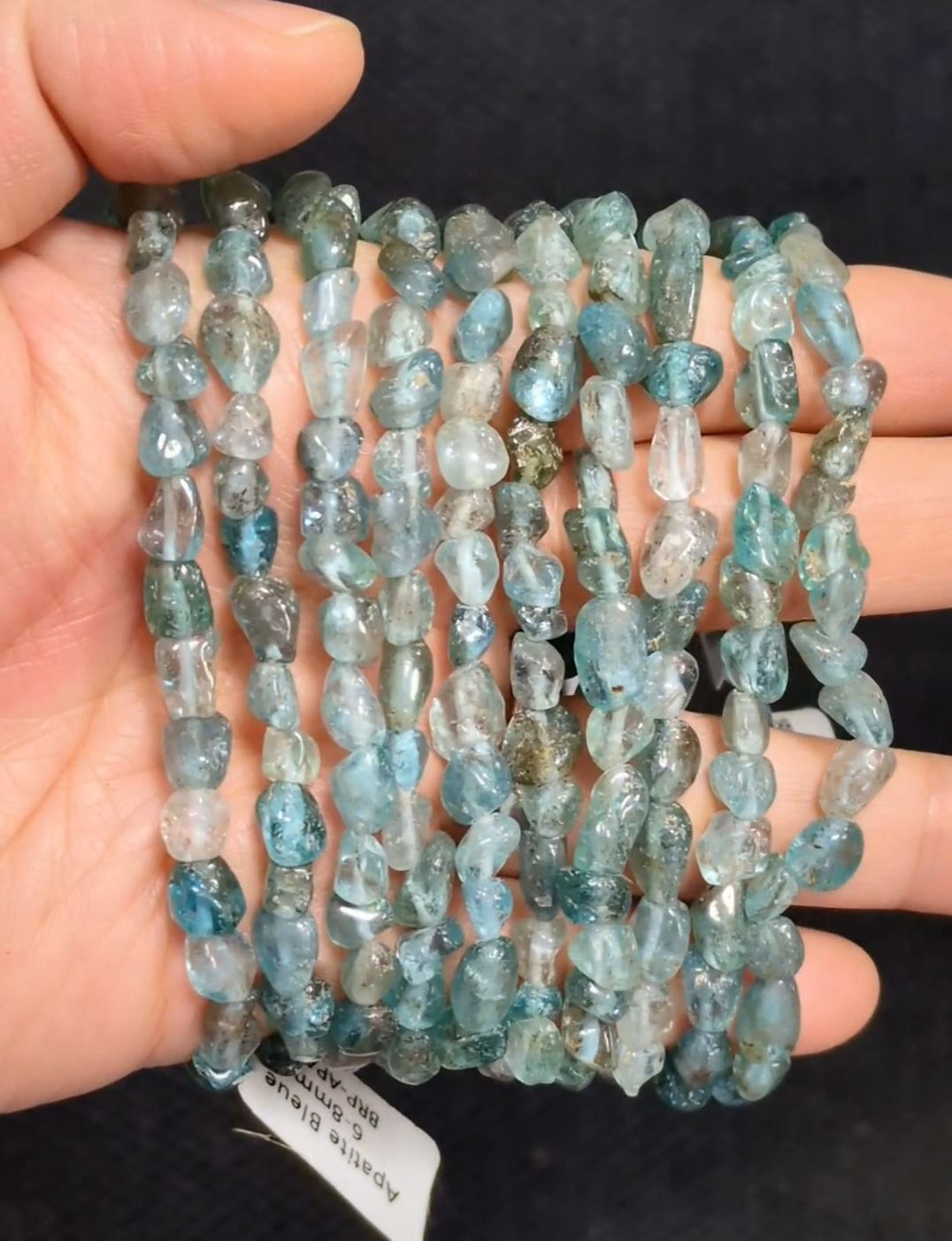 Bracciale in apatite blu con pietre levigate A+