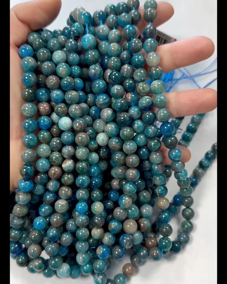 Perle di apatite blu 7,5-8,5 mm su un filo di 40 cm