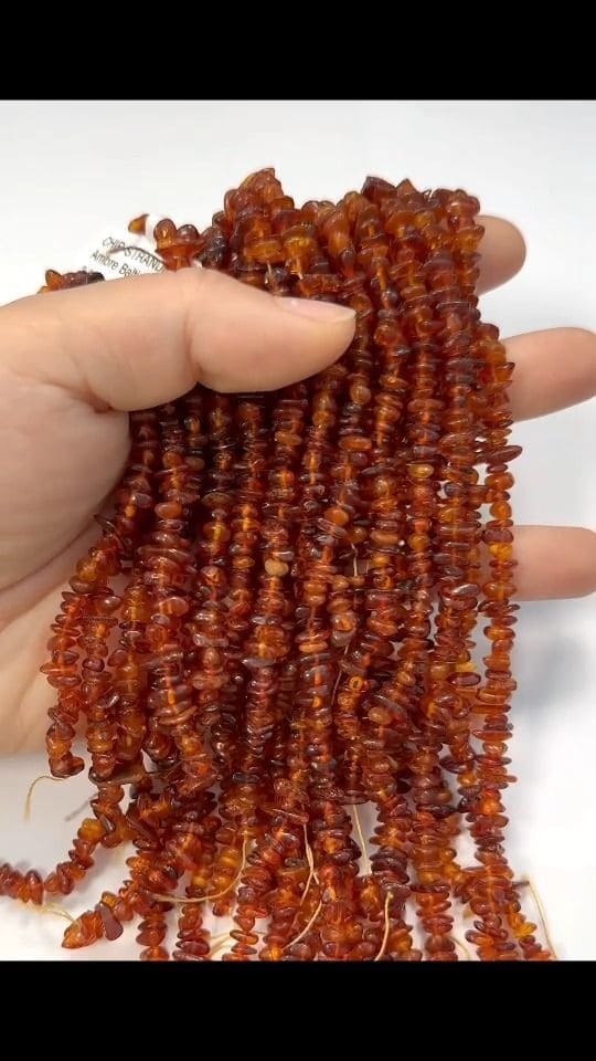 Trucioli di ambra 3-8 mm su filo da 35 cm