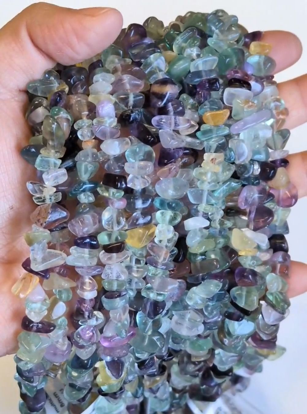 Chip di fluorite AA multicolore da 3-8 mm su filo da 80 cm