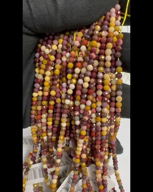 Mokaite sfaccettata AA perle da 3 mm su filo da 40 cm