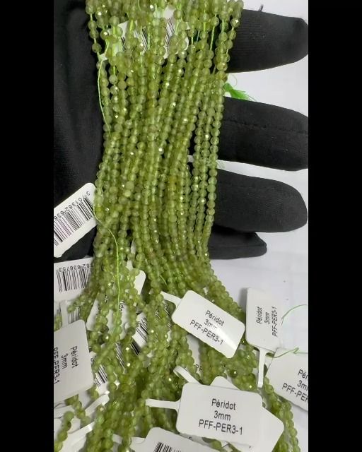 Perline A di peridoto sfaccettato da 3 mm su filo da 40 cm