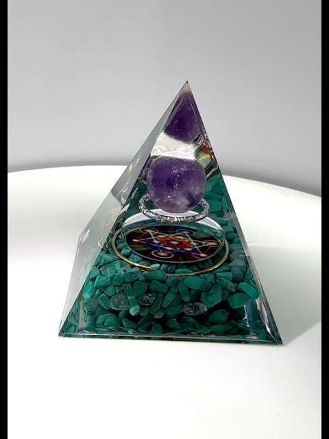 Piramide di Orgonite Ametista e Malachite Metatron